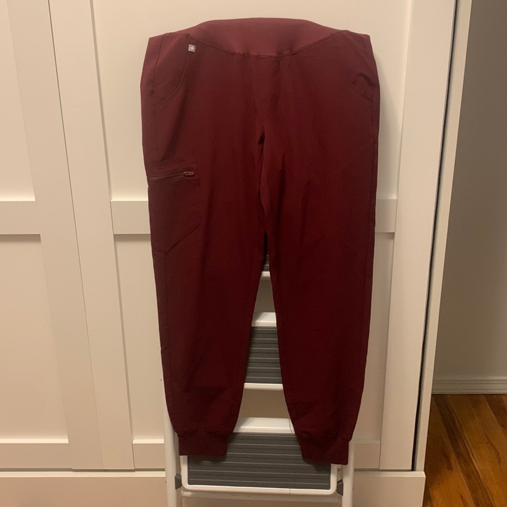 Figs maternity Jogger scrubs, size medium